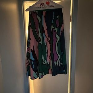 Excellent condition MIDI length multi color skirt —xxl